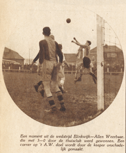 874626 Afbeelding van een spelmoment uit de voetbalwedstrijd tussen Elinkwijk (Zuilen) en Allen Weerbaar (Bussum), die ...